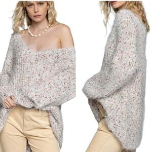 POL V-neck Fuzzy Sweater, size small